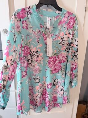 Dear Scarlett Mint Floral V-Neck Tunic with Pink Blooms